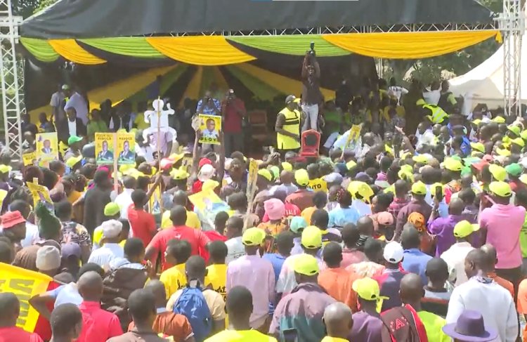 Ruto Angrily Tells Off Youth Disrupting Him During Rally [VIDEO]