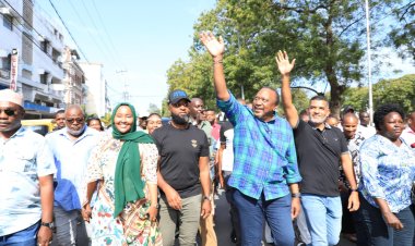 Uhuru's Rare Appearance In Mombasa With Azimio Politicians [VIDEO]
