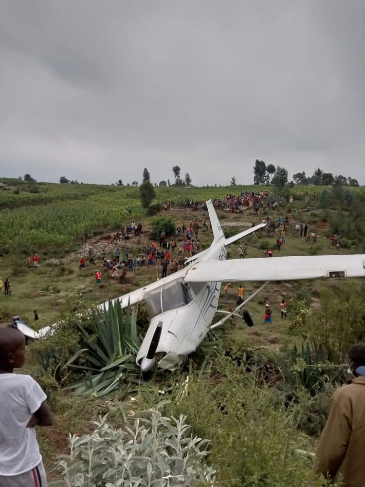 Light Aircraft Full Of Tourists Crash Lands [VIDEO]