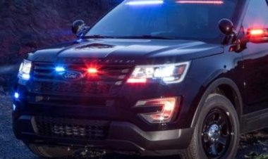 Police Go After Motorists With Flashing Lights On Their Cars