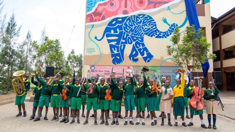 Italy Reveals Huge Painting At Kenyan Primary School