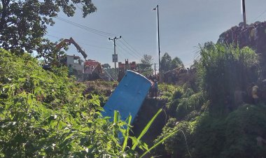 Scare After Passenger Bus Plunges Into River In Kisii County [PHOTOS]