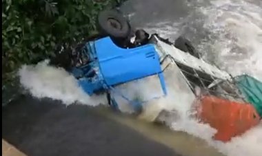 Three Die After Lorry Plunges Into River [VIDEO]