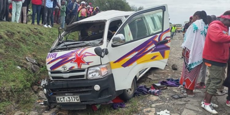 8 Dead As Trailer Hits Two Matatus Along Nakuru-Eldoret Highway [PHOTOS]