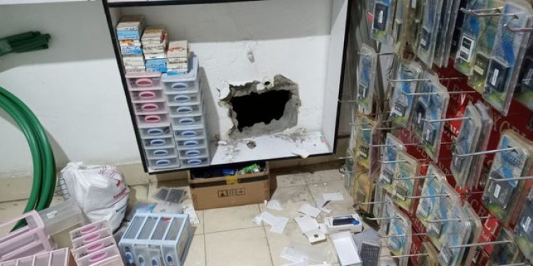 Robbers Drill Hole In Phone Shop, Escape With Ksh700,000 Items