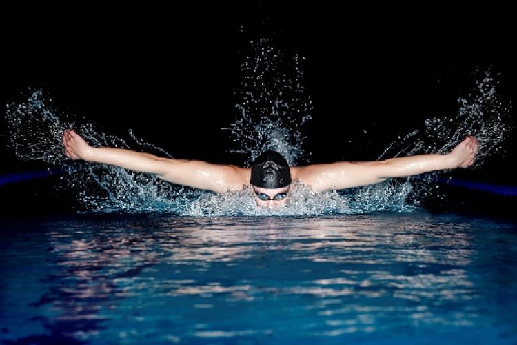 5 Benefits Of Swimming At Night During Hot Weather