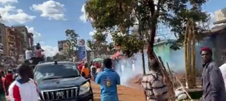 Police Teargas Azimio Supporters During Raila's Kiambu Rally