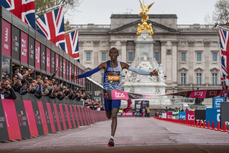 Kenya's Kelvin Kiptum Wins London Marathon, Breaks Eliud Kipchoge's Record