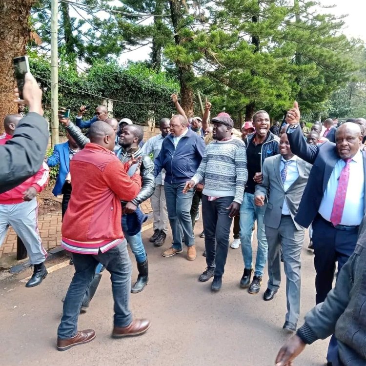 Uhuru Makes Surprise Visit To Jubilee Party HQ [VIDEO]