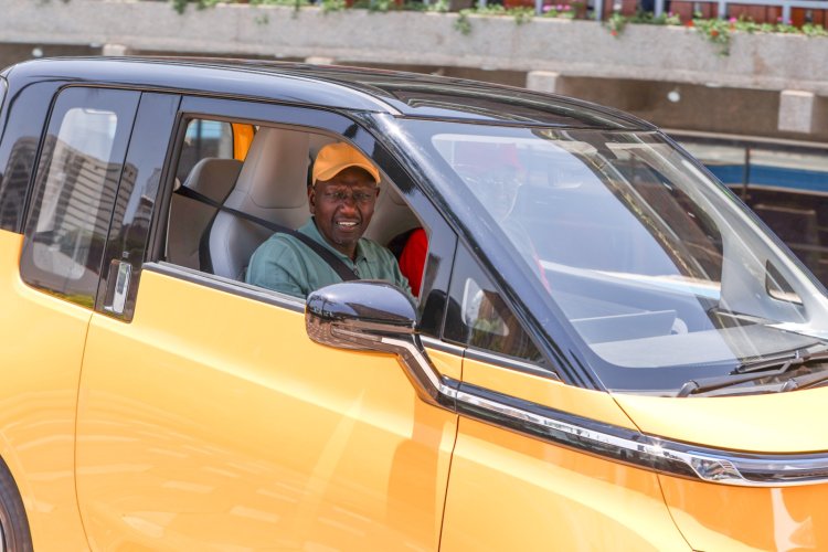 Ruto Drives Self To KICC In Electric Car [VIDEO]