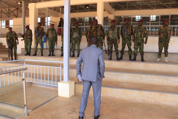 Armed GSU Officers Surround Governor Simba Arati's Office [PHOTOS]