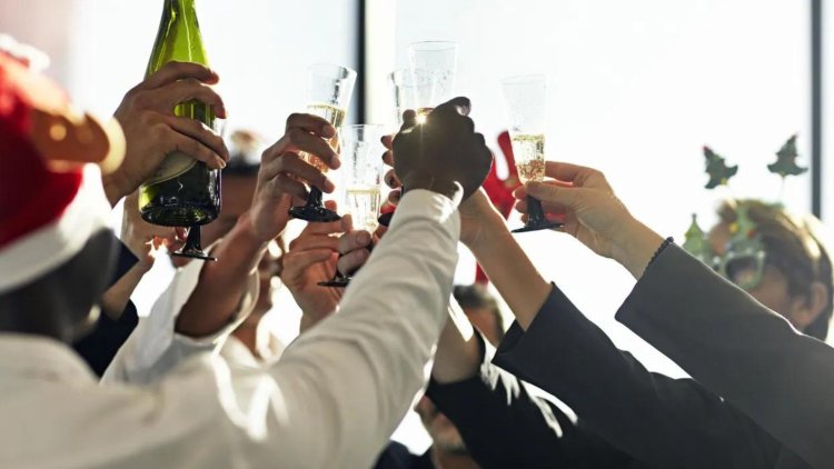 Attending An Office End Of Year Party? Dos & Don'ts To Keep In Mind