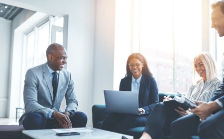 Should You Start A Business With Your Friend? Advantages & Risks