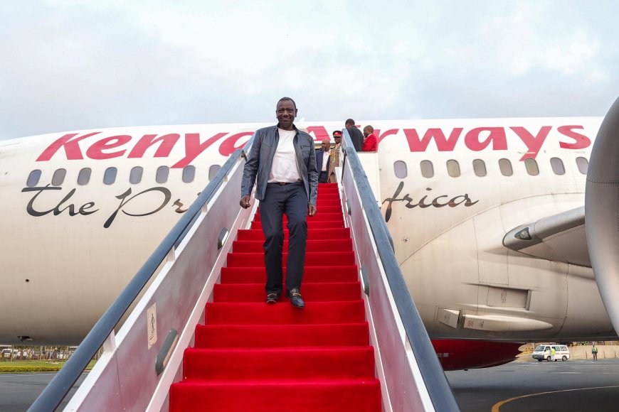 Ruto Flies Back With Kenya Airways After Saying 'It Was Expensive' [PHOTOS & VIDEO]