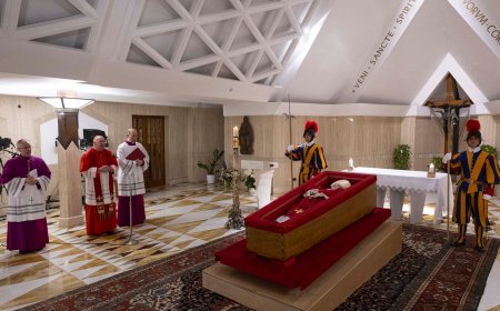 Items That Will Be Buried With Pope Francis