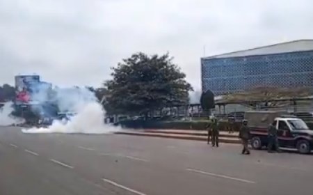Police Lob Teargas At Students During Nairobi CBD Protests
